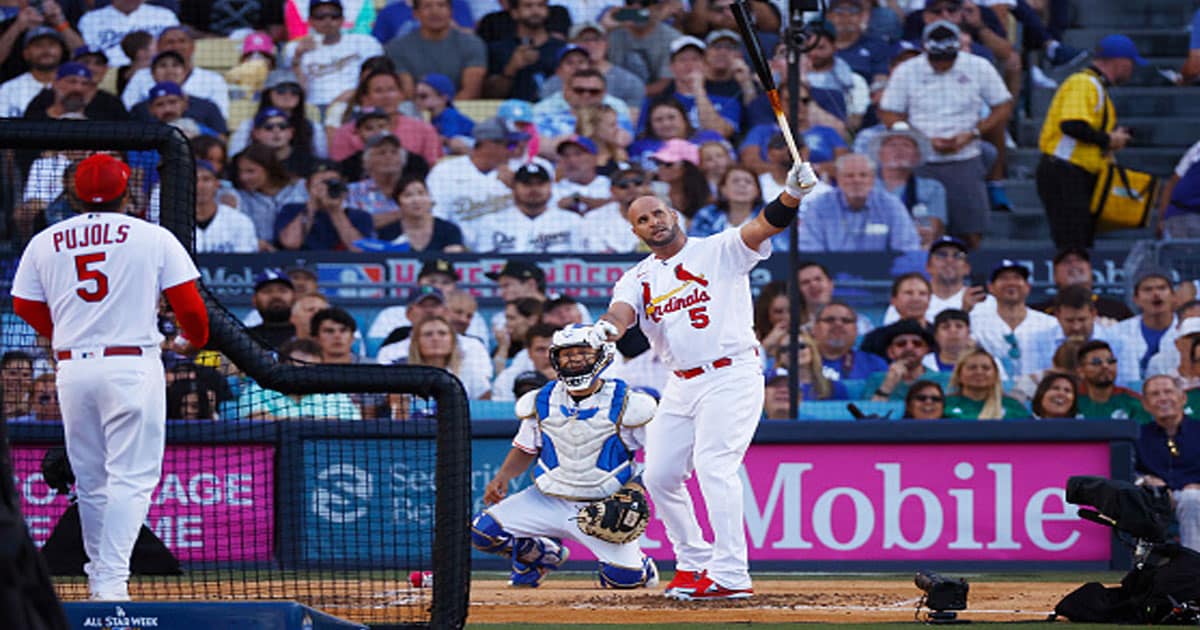 Albert Pujols #5 de los St. Louis Cardinals compite en el T-Mobile Home Run Derby 2022