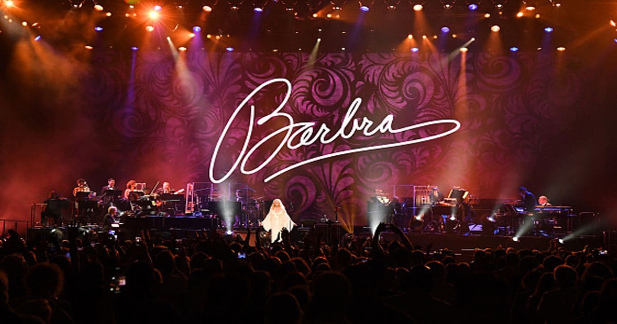 Barbra Streisand se presenta en el escenario del United Center 