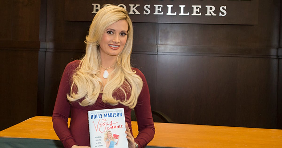 modelo Holly Madison en una firma de libros en 2016 para el libro Vegas Diaries