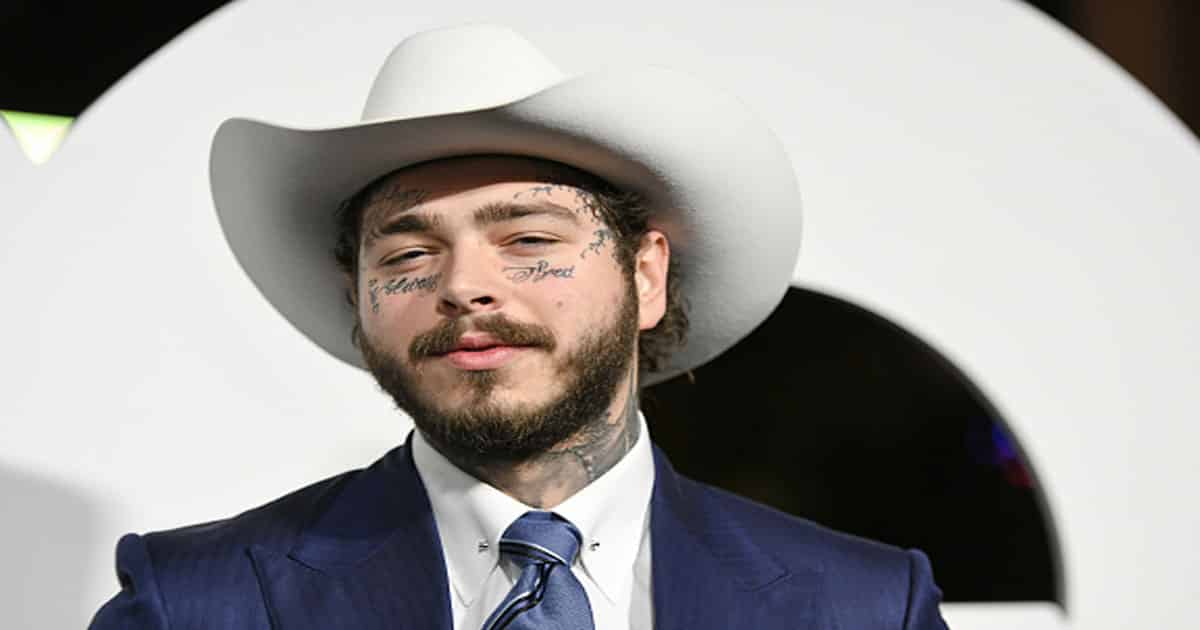 Post Malone llega al evento GQ Men of the Year 2019 en The West Hollywood Edition