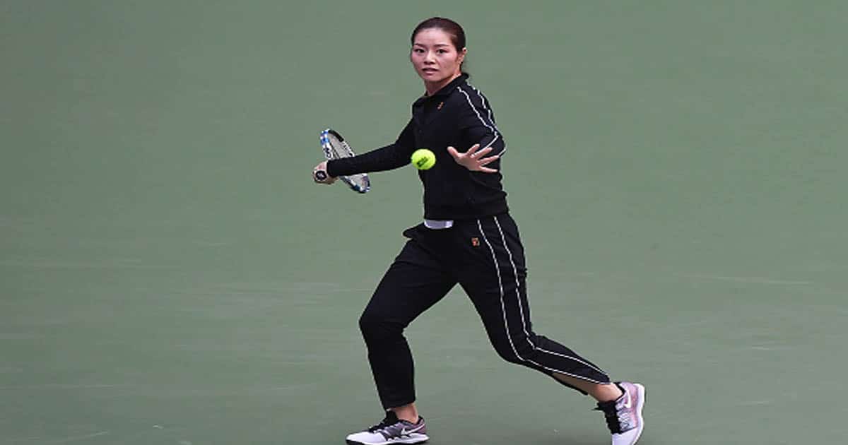 Las jugadoras más ricas de la wta, la china Li Na, asiste a la sesión inaugural del día 6 del Dongfeng Motor Wuhan Open 2019