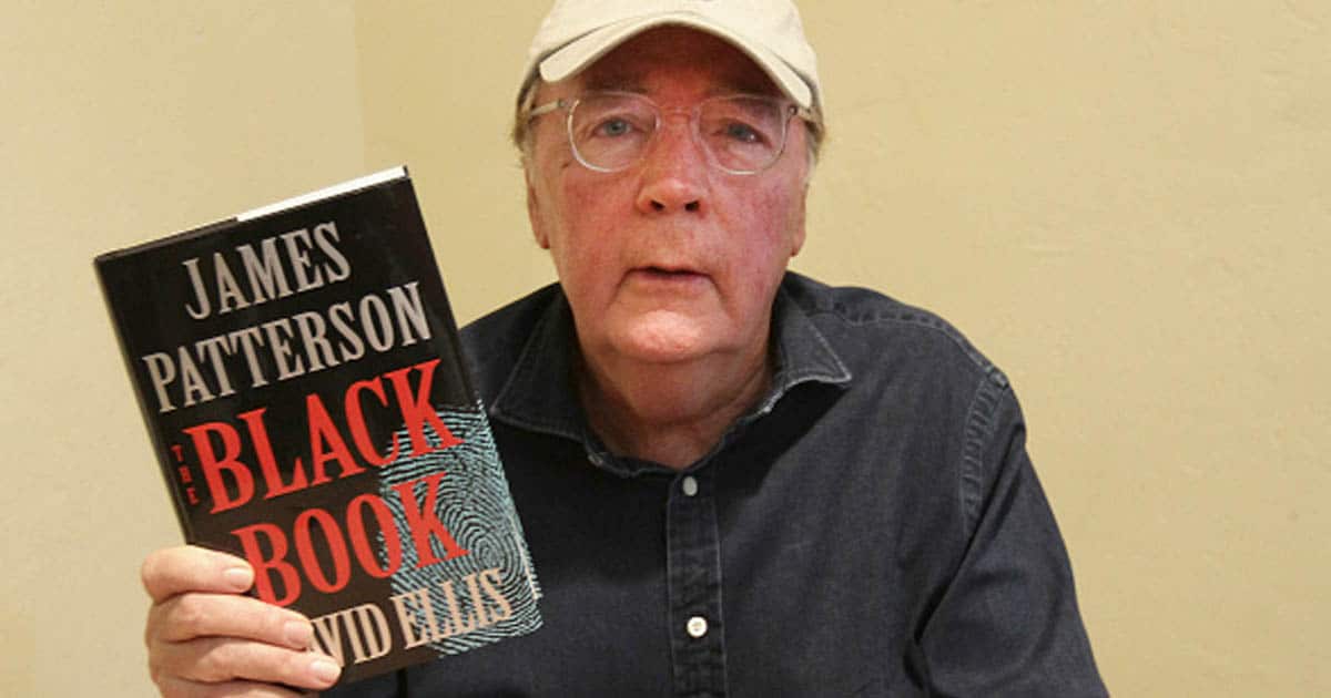 Los autores más ricos James Patterson asiste a una firma de libros durante el Festival del Libro de Palm Beach 