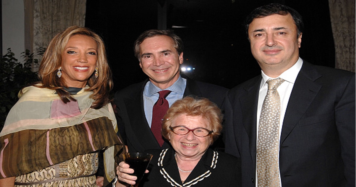 (desde la izquierda) Denise Rich, Thierry Chaunu, Dr. Ruth Westheimer y Lev Leviev presentes en la inauguración de la tienda LEVIEV DENISE RICH