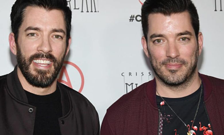 elevision personalities Drew Scott (L) and Jonathan Scott attend the grand opening of "Criss Angel MINDFREAK"